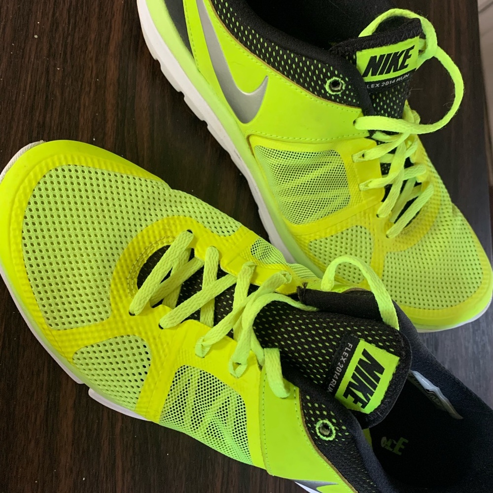 RARE Nike FLEX run 2014 Like NEW 9